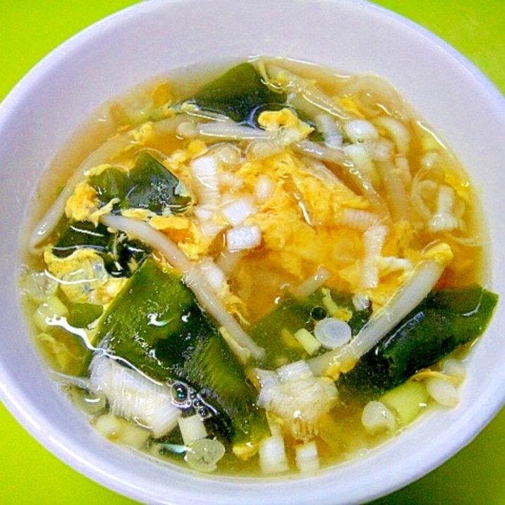 もやしとわかめ卵の中華スープ